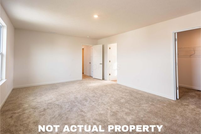 39 Hemingway Avenue, Ashville, OH 43103