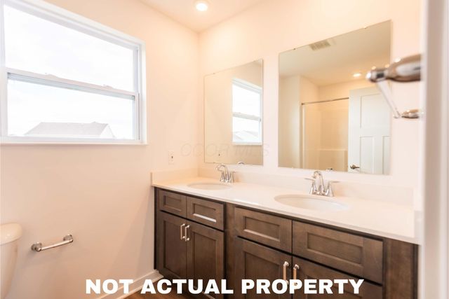 39 Hemingway Avenue, Ashville, OH 43103