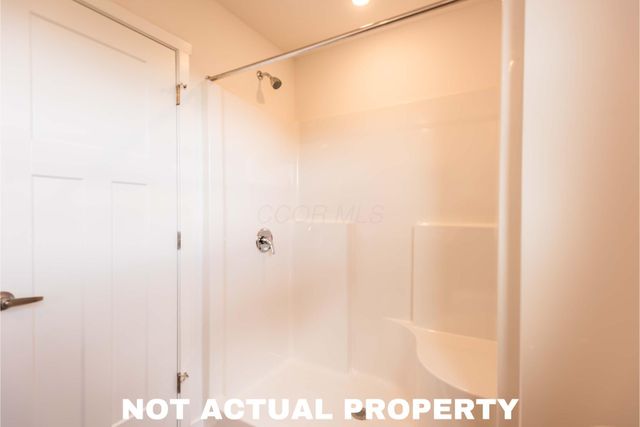 39 Hemingway Avenue, Ashville, OH 43103