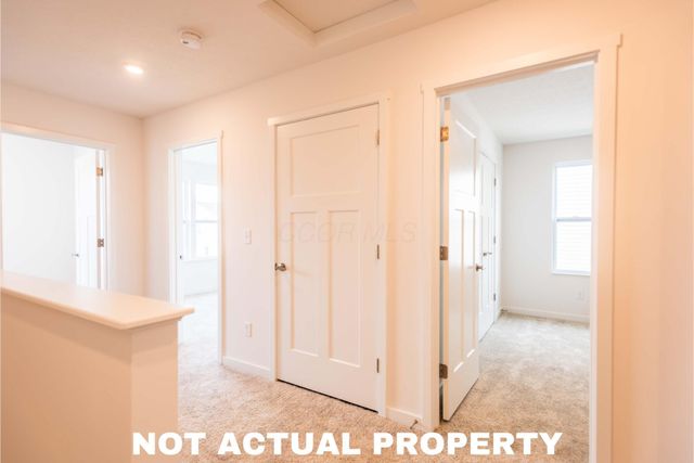 39 Hemingway Avenue, Ashville, OH 43103