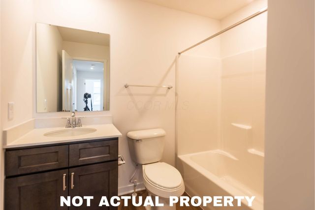 39 Hemingway Avenue, Ashville, OH 43103