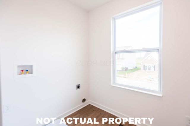 39 Hemingway Avenue, Ashville, OH 43103