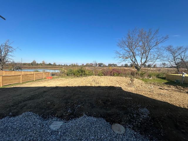 39 Hemingway Avenue, Ashville, OH 43103