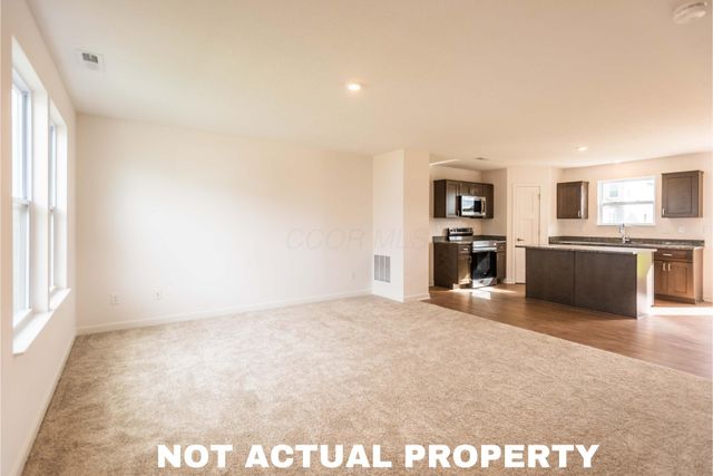 39 Hemingway Avenue, Ashville, OH 43103