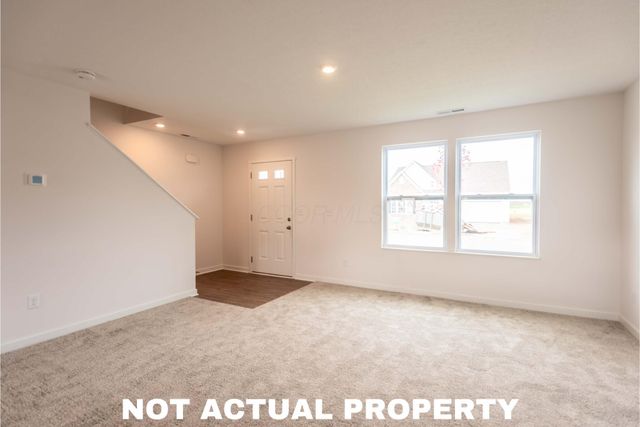 39 Hemingway Avenue, Ashville, OH 43103