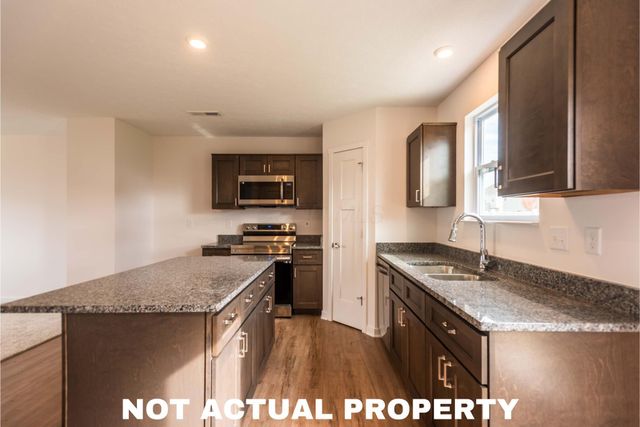 39 Hemingway Avenue, Ashville, OH 43103