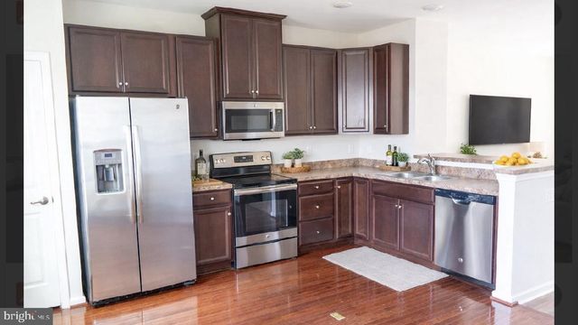 102 BENFORD LN, Edgewater Park, NJ 08010