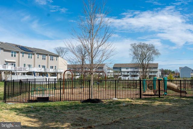 102 BENFORD LN, Edgewater Park, NJ 08010