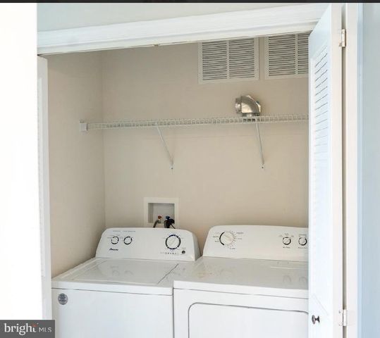 102 BENFORD LN, Edgewater Park, NJ 08010