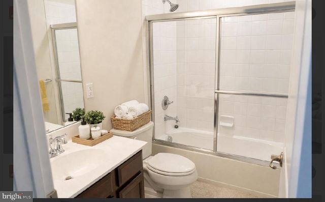 102 BENFORD LN, Edgewater Park, NJ 08010