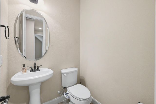 187 Wade Pointe Drive, Montgomery, TX 77316