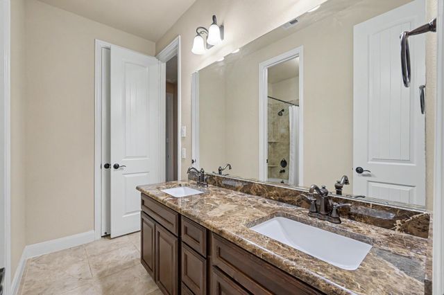 187 Wade Pointe Drive, Montgomery, TX 77316