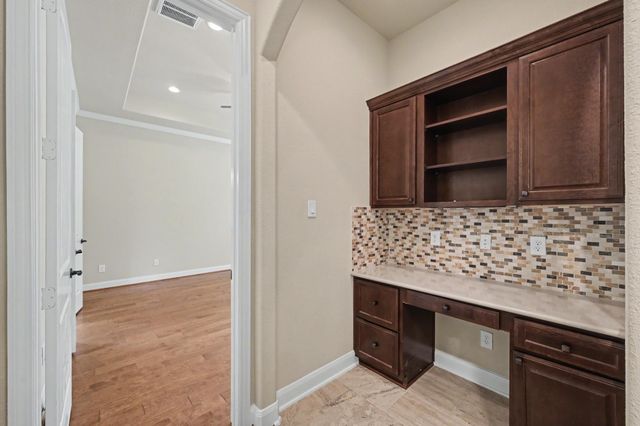 187 Wade Pointe Drive, Montgomery, TX 77316