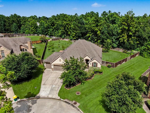 187 Wade Pointe Drive, Montgomery, TX 77316