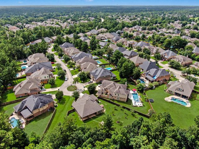 187 Wade Pointe Drive, Montgomery, TX 77316