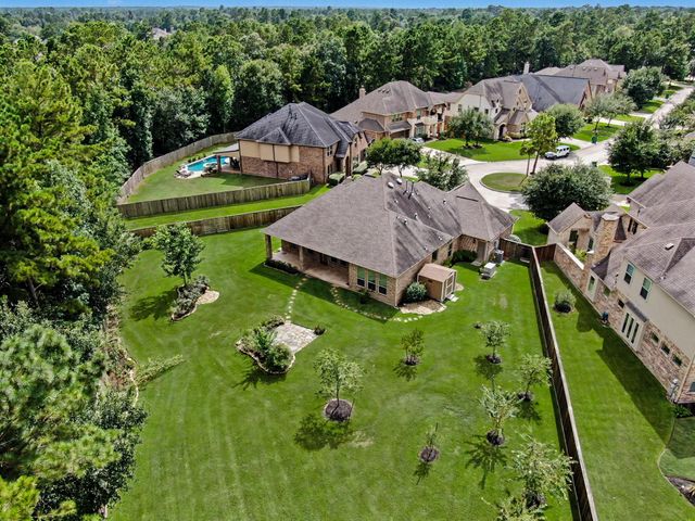 187 Wade Pointe Drive, Montgomery, TX 77316