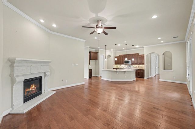 187 Wade Pointe Drive, Montgomery, TX 77316