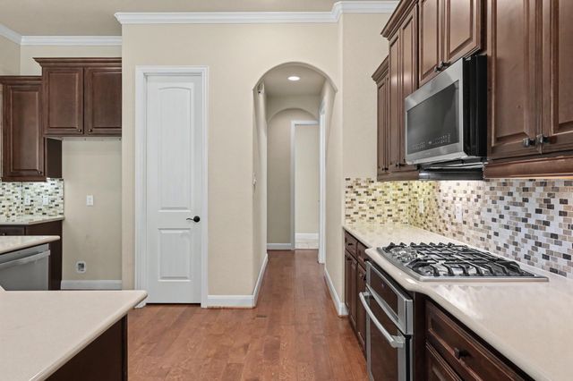 187 Wade Pointe Drive, Montgomery, TX 77316