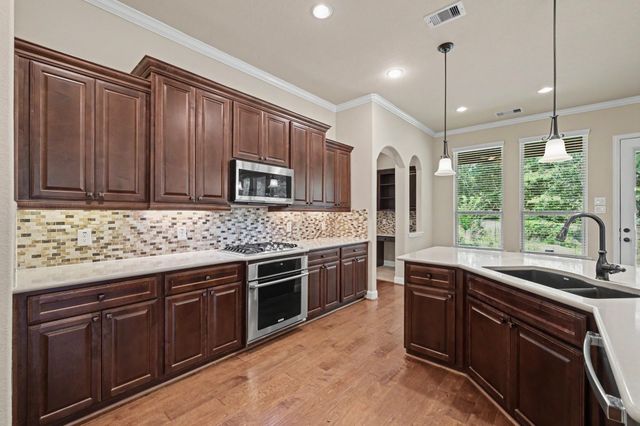 187 Wade Pointe Drive, Montgomery, TX 77316