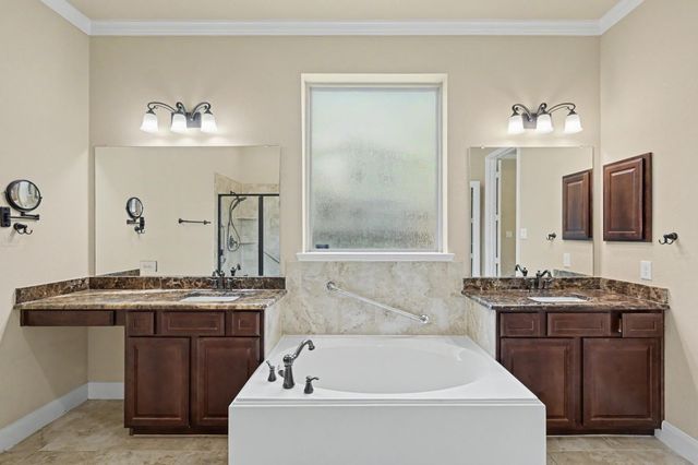 187 Wade Pointe Drive, Montgomery, TX 77316