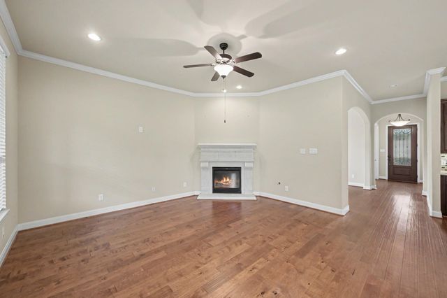 187 Wade Pointe Drive, Montgomery, TX 77316