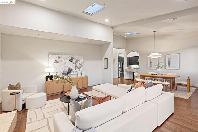 6577 Glen Oaks Way, Oakland, CA 94611