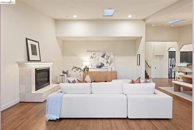 6577 Glen Oaks Way, Oakland, CA 94611