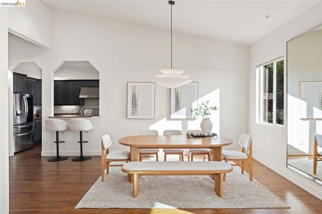 6577 Glen Oaks Way, Oakland, CA 94611
