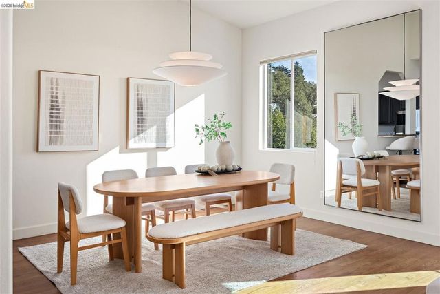 6577 Glen Oaks Way, Oakland, CA 94611
