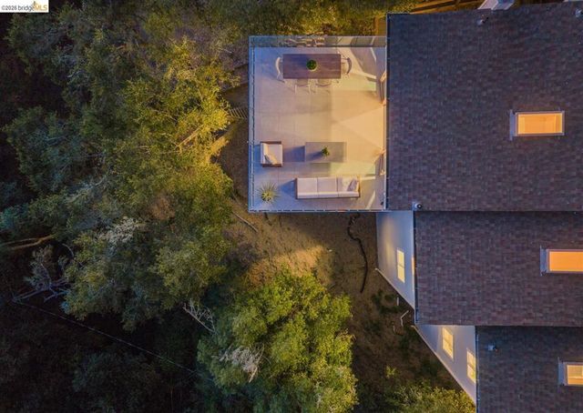 6577 Glen Oaks Way, Oakland, CA 94611
