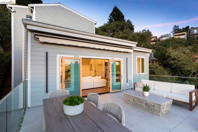 6577 Glen Oaks Way, Oakland, CA 94611