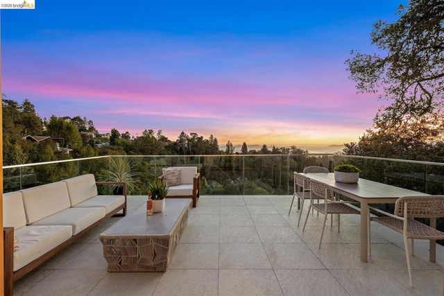 6577 Glen Oaks Way, Oakland, CA 94611