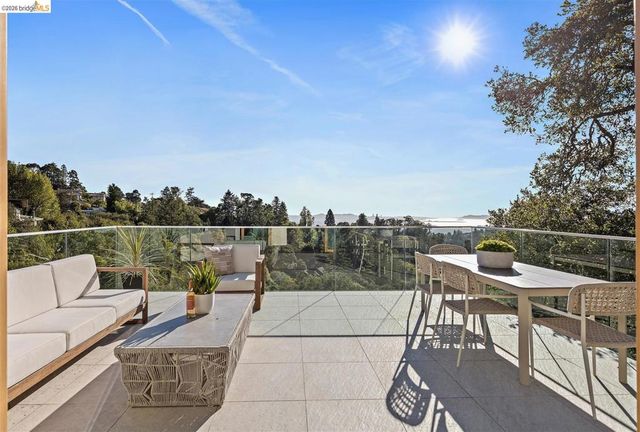 6577 Glen Oaks Way, Oakland, CA 94611