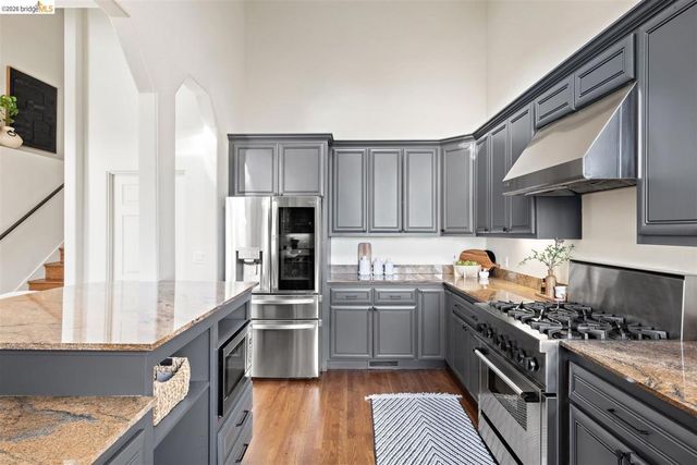 6577 Glen Oaks Way, Oakland, CA 94611