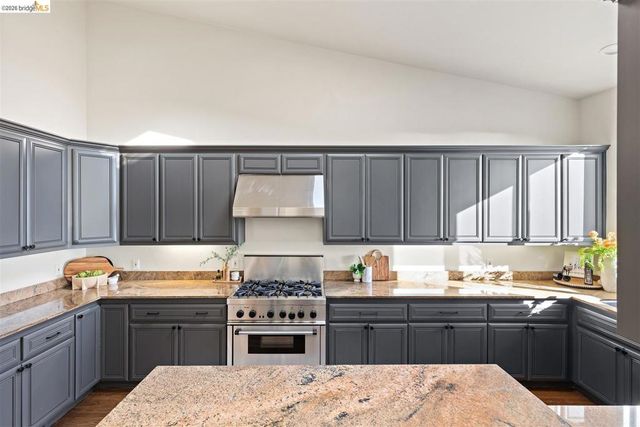 6577 Glen Oaks Way, Oakland, CA 94611