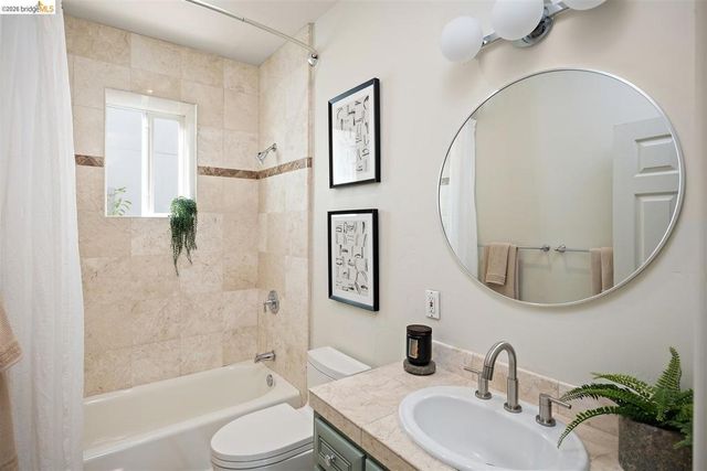 6577 Glen Oaks Way, Oakland, CA 94611