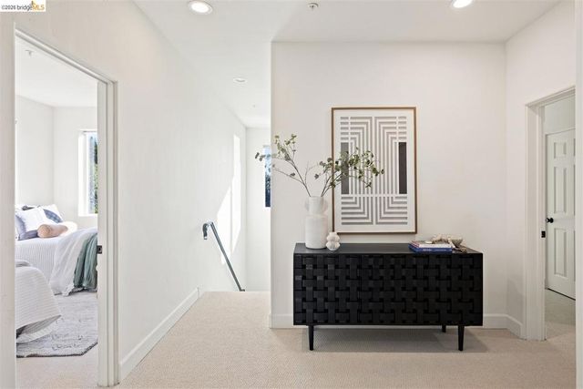 6577 Glen Oaks Way, Oakland, CA 94611