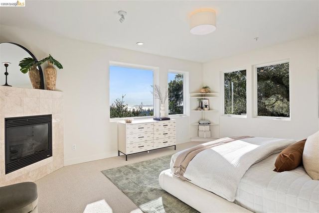6577 Glen Oaks Way, Oakland, CA 94611