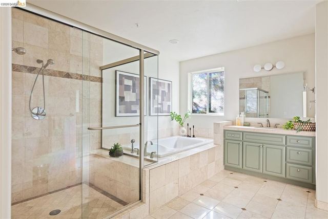 6577 Glen Oaks Way, Oakland, CA 94611