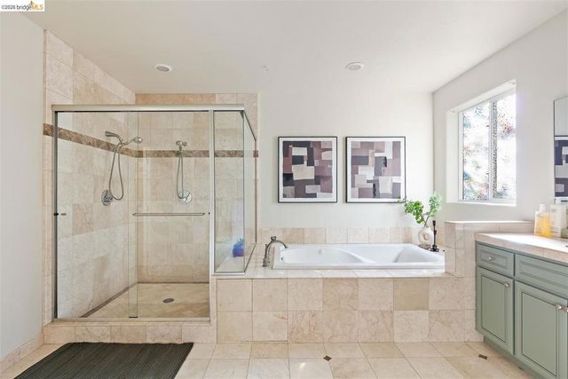 6577 Glen Oaks Way, Oakland, CA 94611