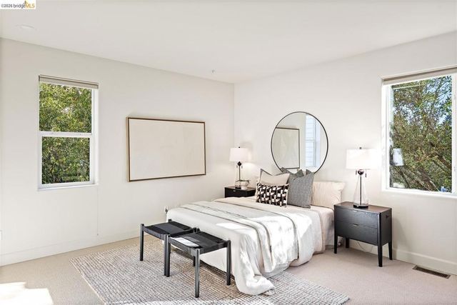 6577 Glen Oaks Way, Oakland, CA 94611
