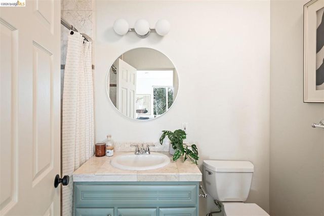 6577 Glen Oaks Way, Oakland, CA 94611