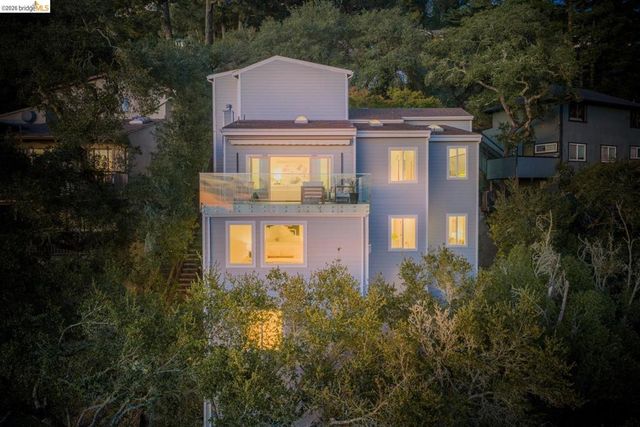 6577 Glen Oaks Way, Oakland, CA 94611
