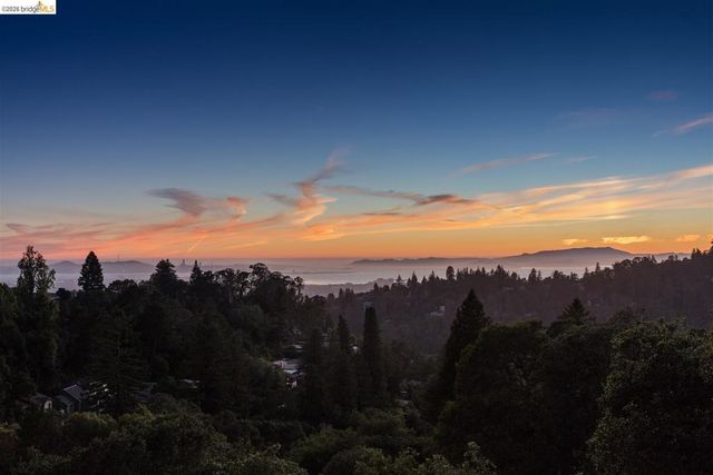 6577 Glen Oaks Way, Oakland, CA 94611