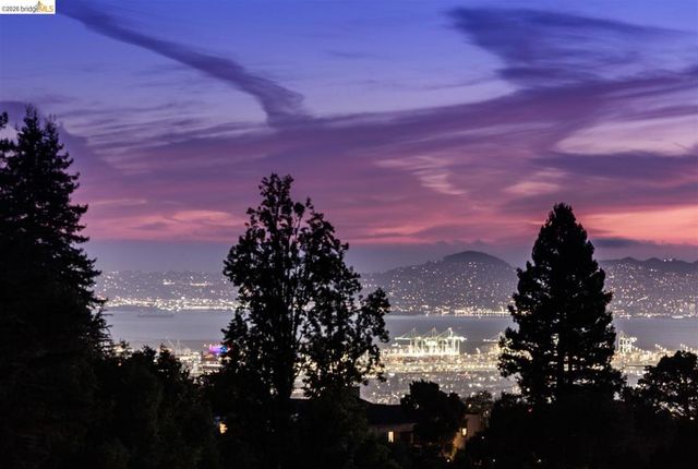 6577 Glen Oaks Way, Oakland, CA 94611