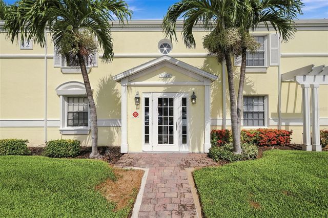 4725 COQUINA KEY DRIVE SE D, St Petersburg, FL 33705