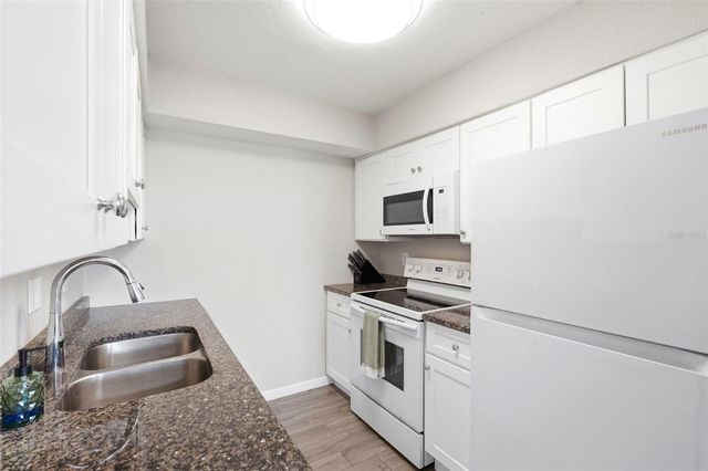 4725 COQUINA KEY DRIVE SE D, St Petersburg, FL 33705