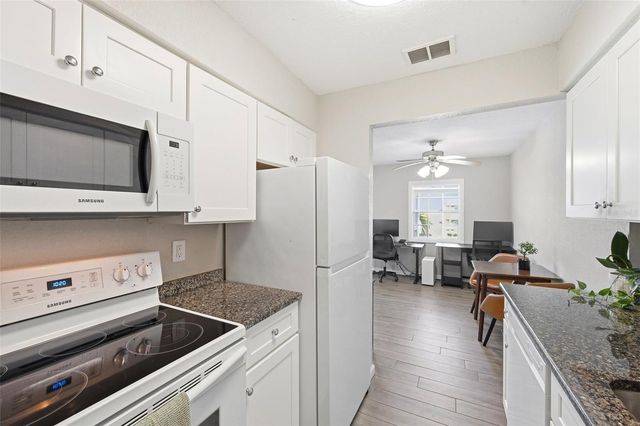 4725 COQUINA KEY DRIVE SE D, St Petersburg, FL 33705