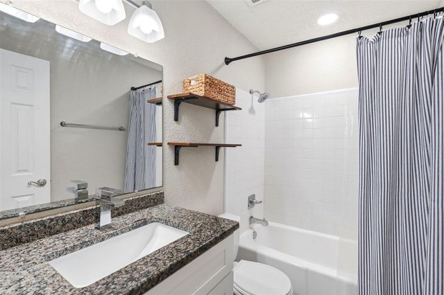 4725 COQUINA KEY DRIVE SE D, St Petersburg, FL 33705