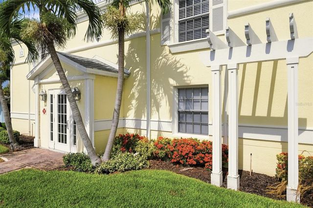 4725 COQUINA KEY DRIVE SE D, St Petersburg, FL 33705